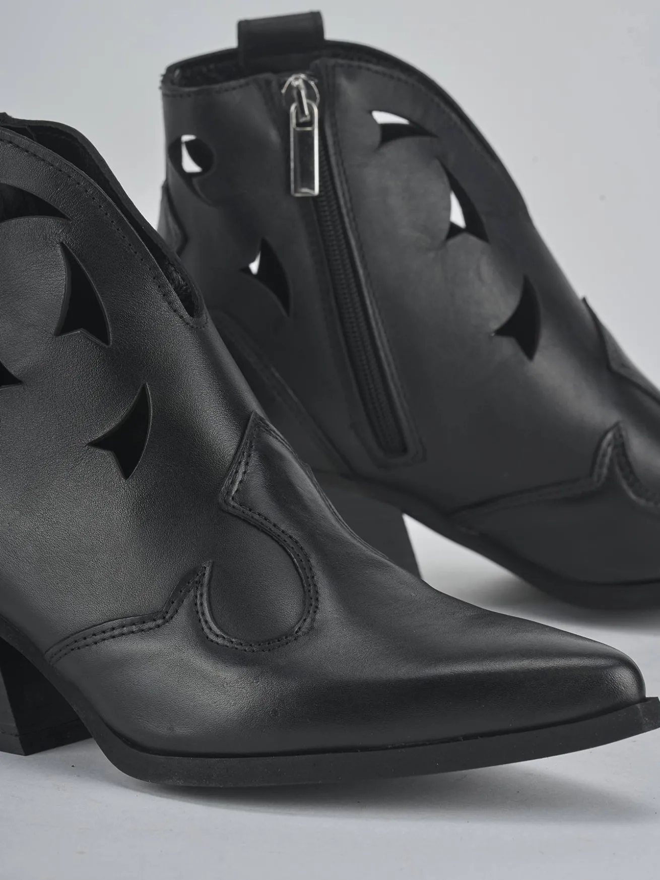 Stivaletti tacco 6cm pelle nero