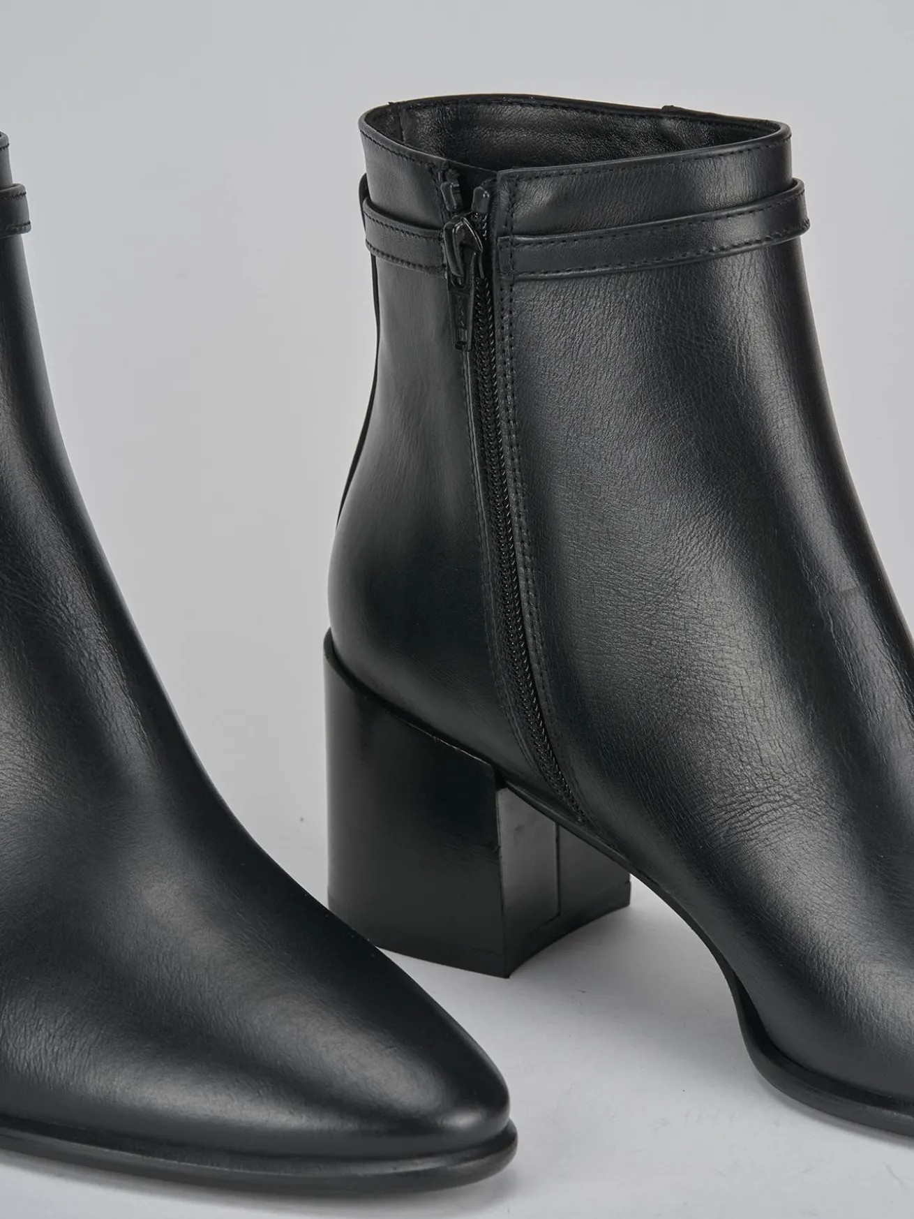 Stivaletti tacco 6cm pelle nero