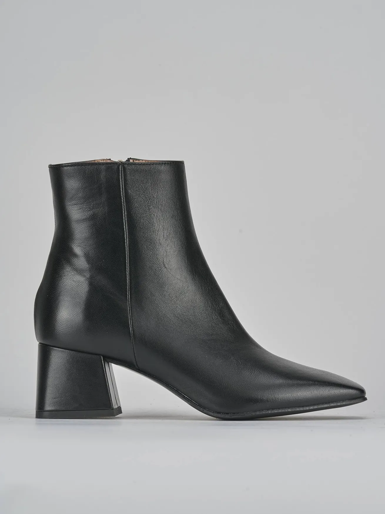 Stivaletti tacco 6cm pelle nero