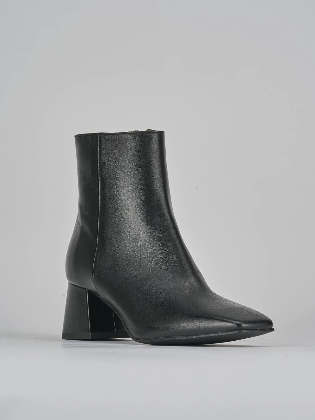 Stivaletti tacco 6cm pelle nero