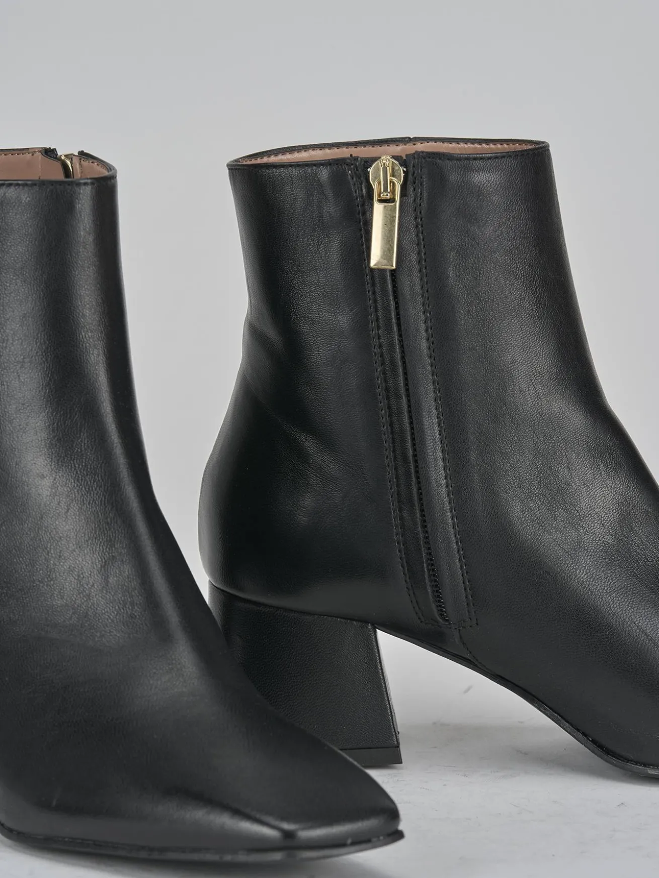 Stivaletti tacco 6cm pelle nero