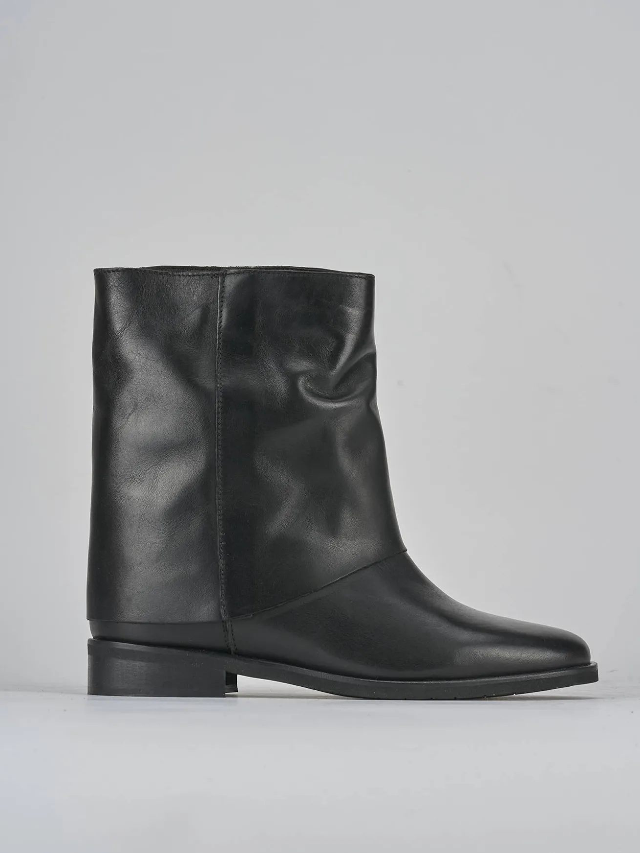 Stivaletti tacco 2cm pelle nero