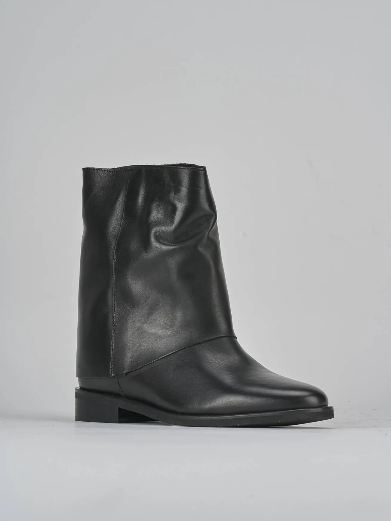 Stivaletti tacco 2cm pelle nero