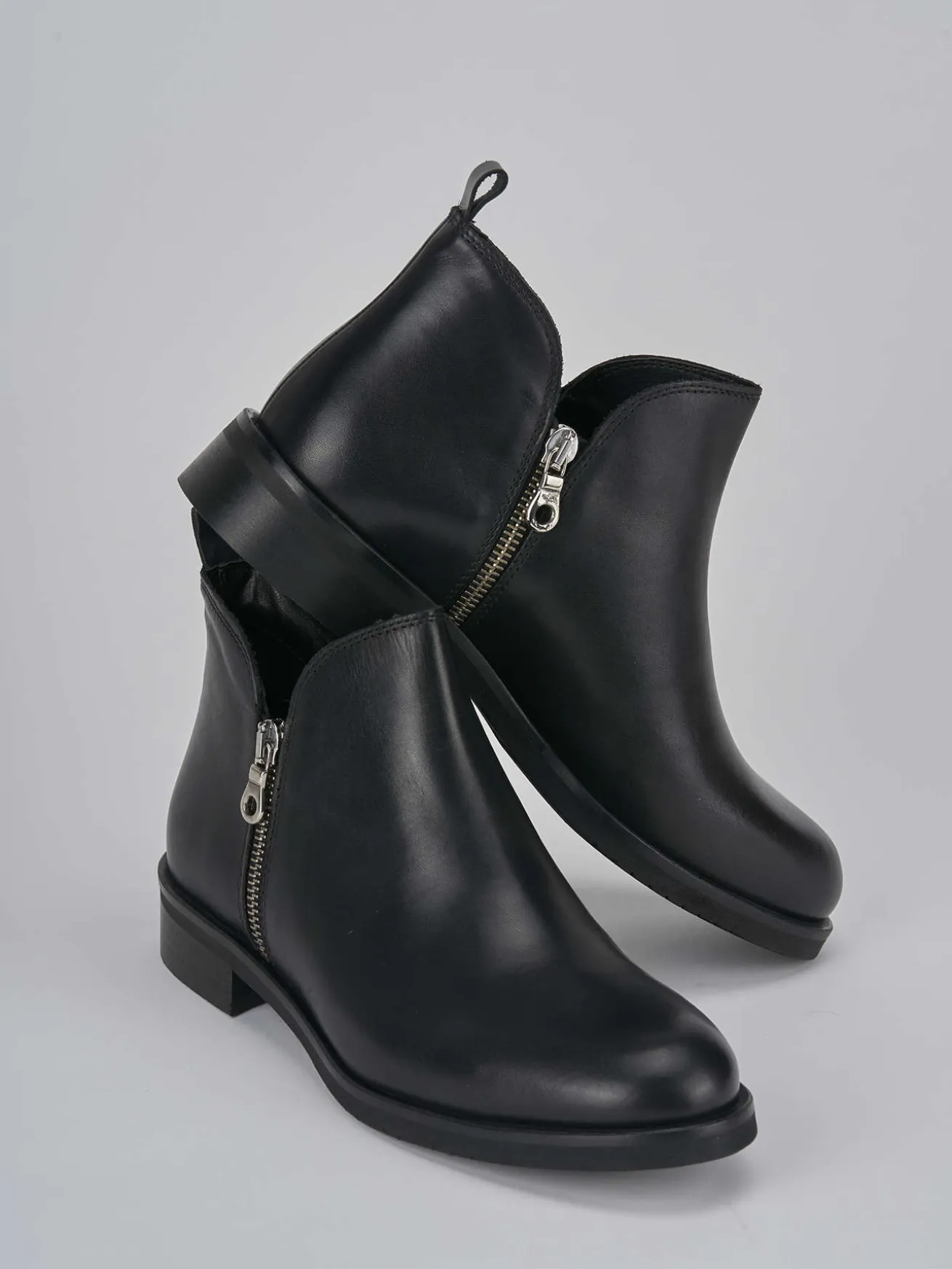 Stivaletti tacco 1cm pelle nero