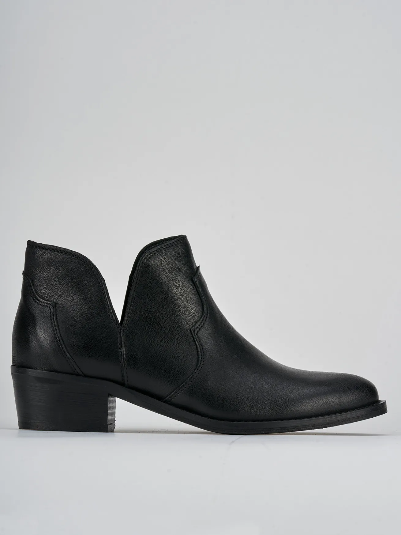 Stivaletti tacco 2cm pelle nero