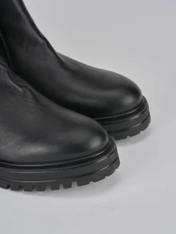 Stivaletti tacco 2cm pelle nero