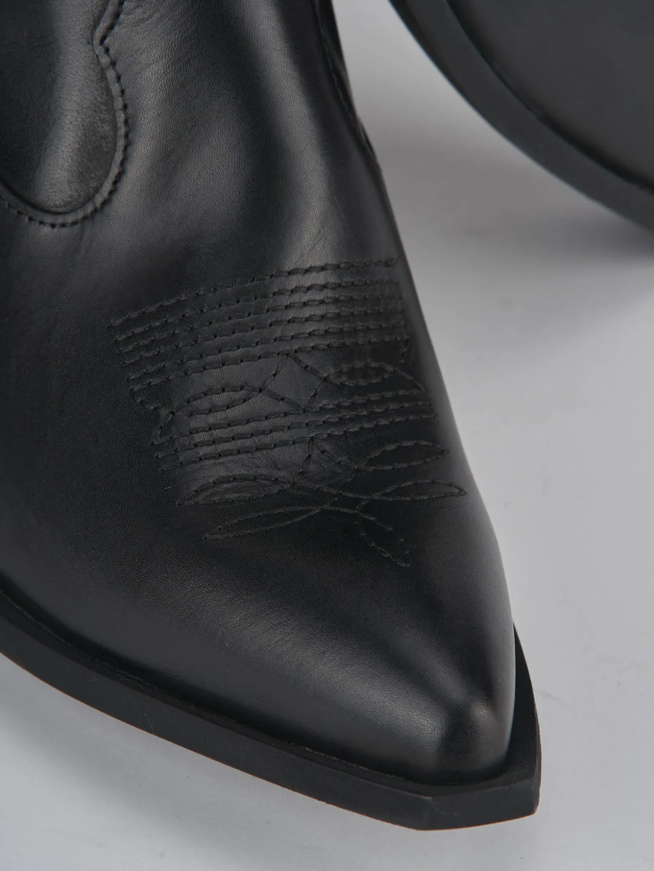 Stivaletti tacco 4cm pelle nero