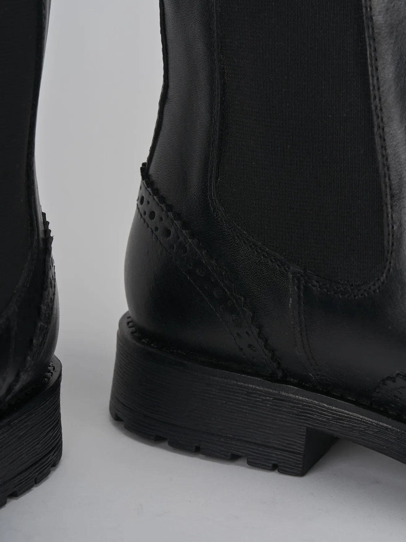 Stivaletti tacco 2cm pelle nero