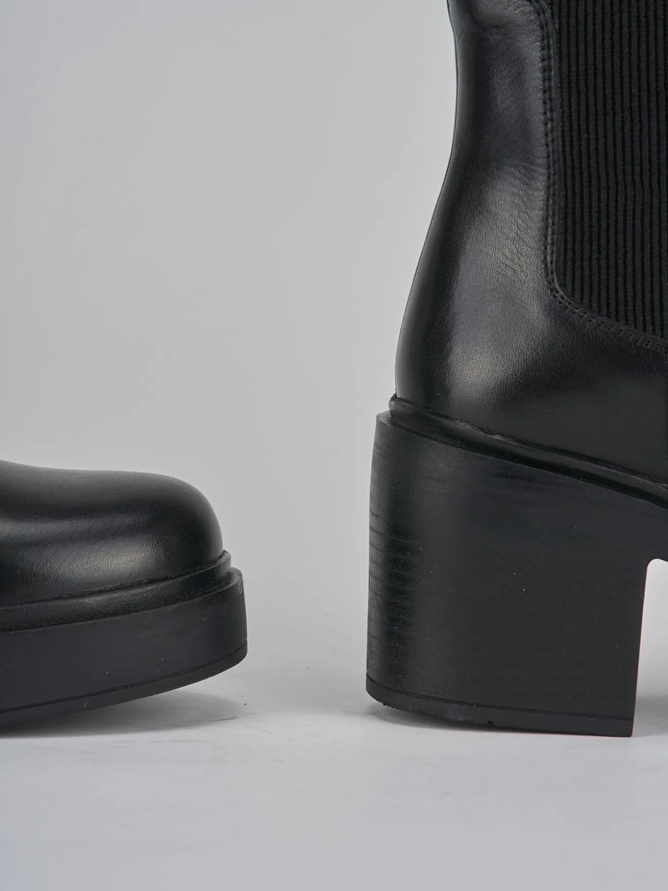 Stivaletti tacco 4cm pelle nero