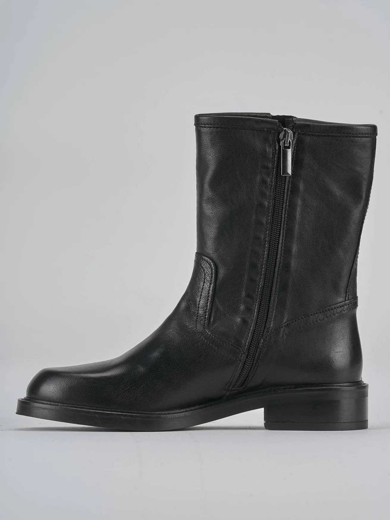 Stivaletti tacco 2cm pelle nero
