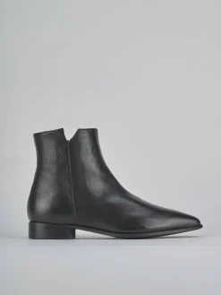 Stivaletti tacco 2cm pelle nero