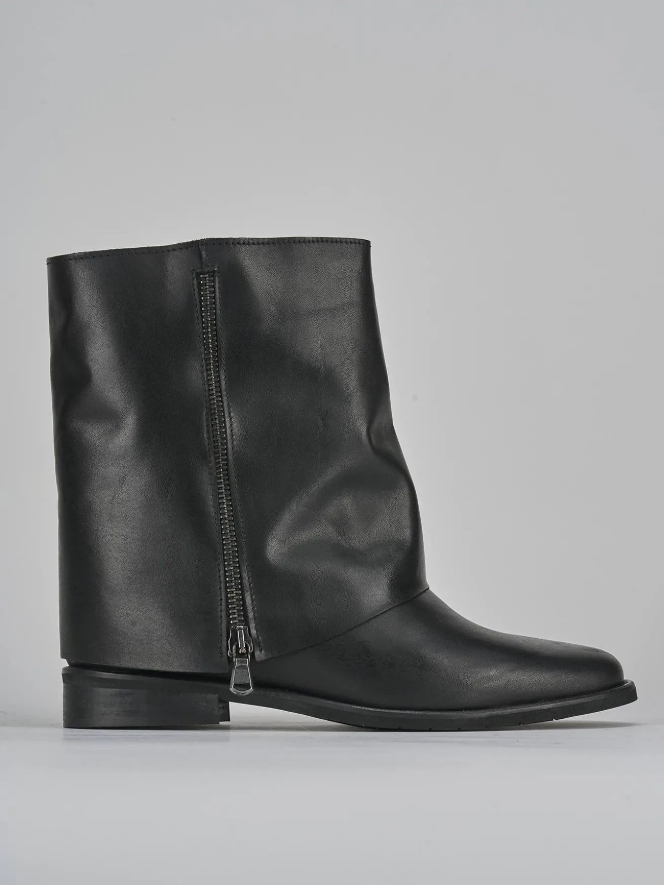 Stivaletti tacco 2cm pelle nero