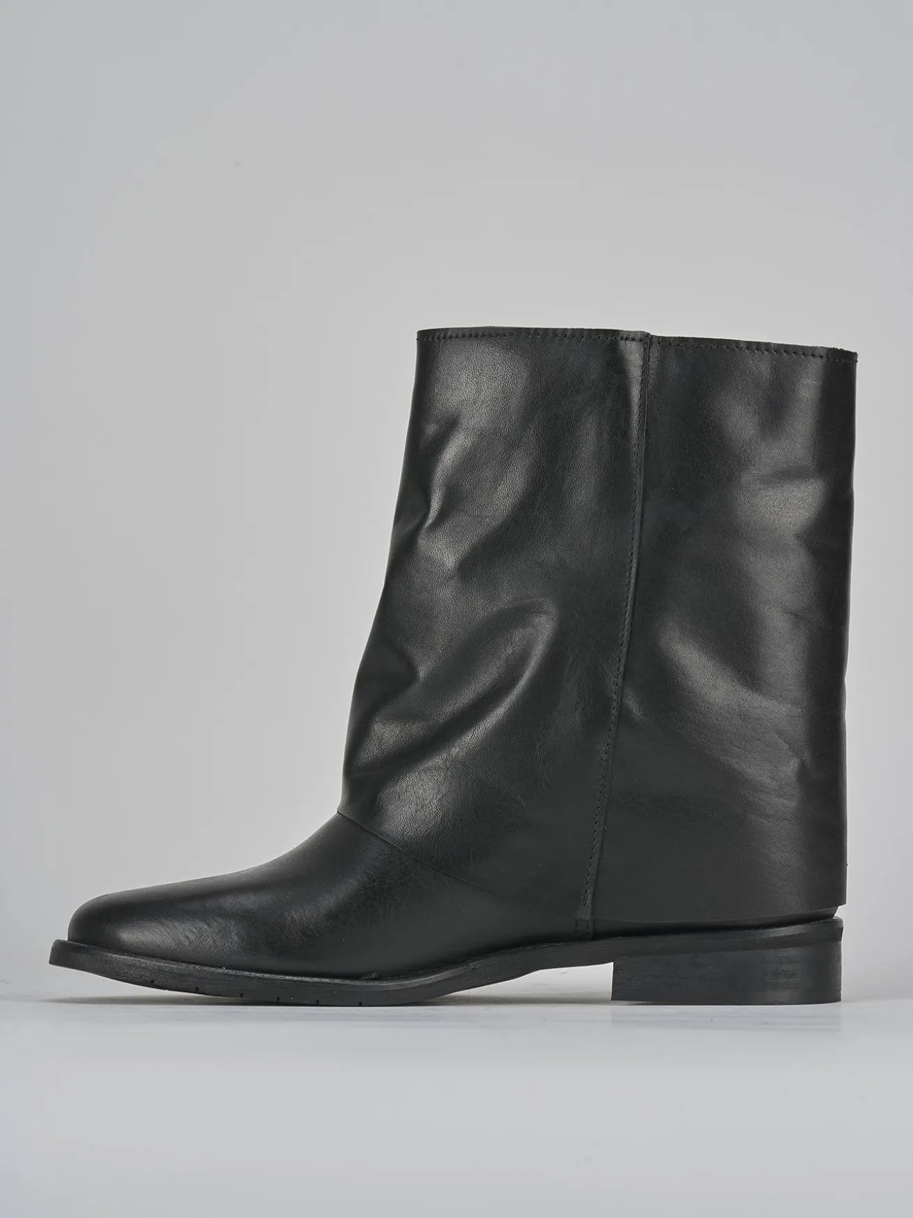 Stivaletti tacco 2cm pelle nero