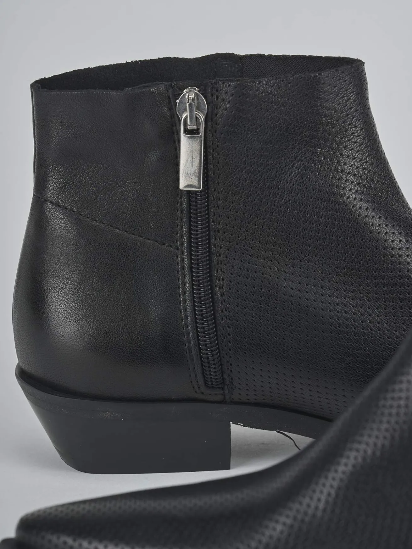 Stivaletti tacco 2cm pelle nero