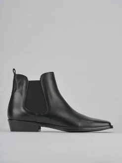 Stivaletti tacco 2cm pelle nero