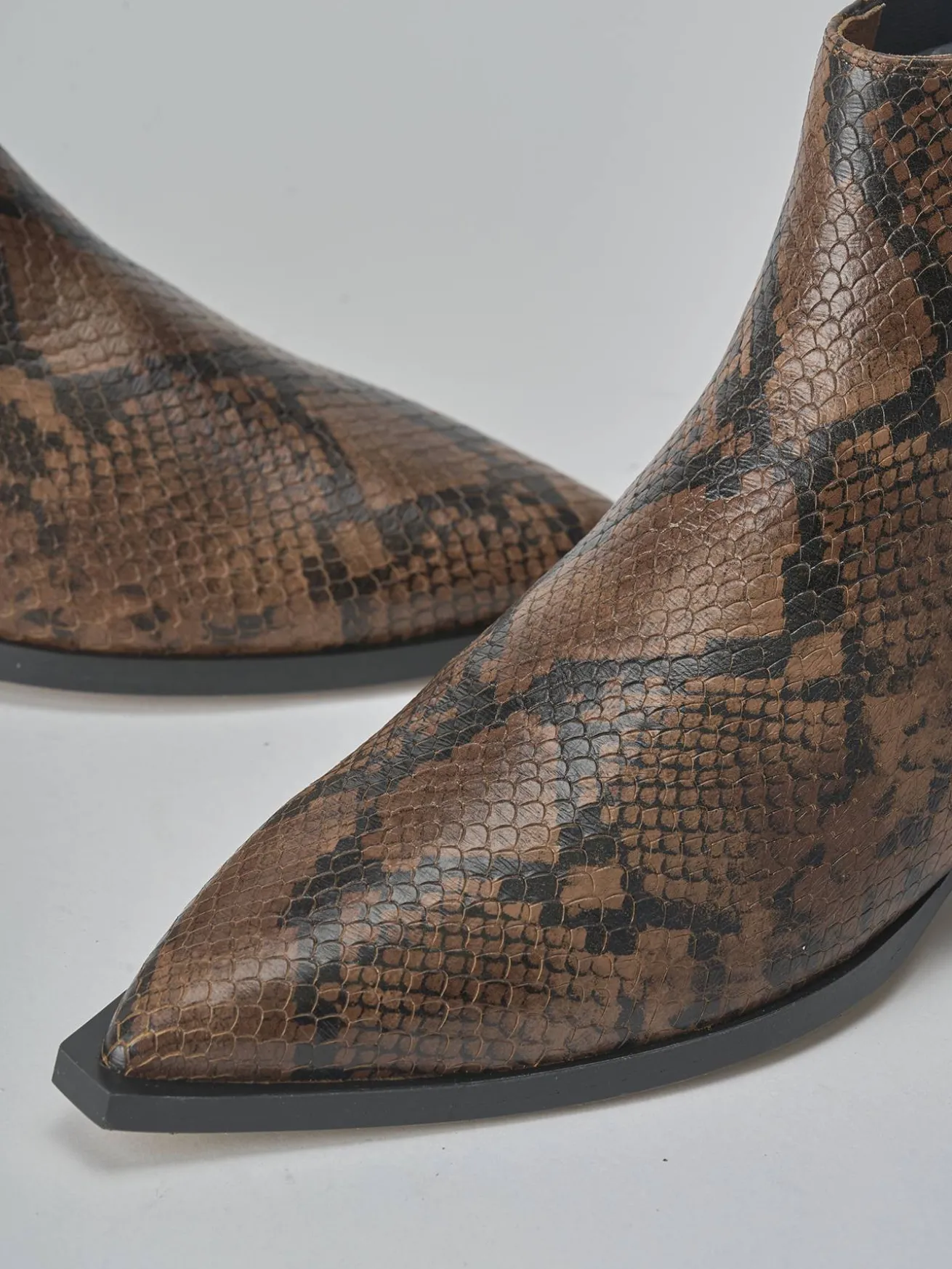 Stivaletti tacco 2cm pitone marrone