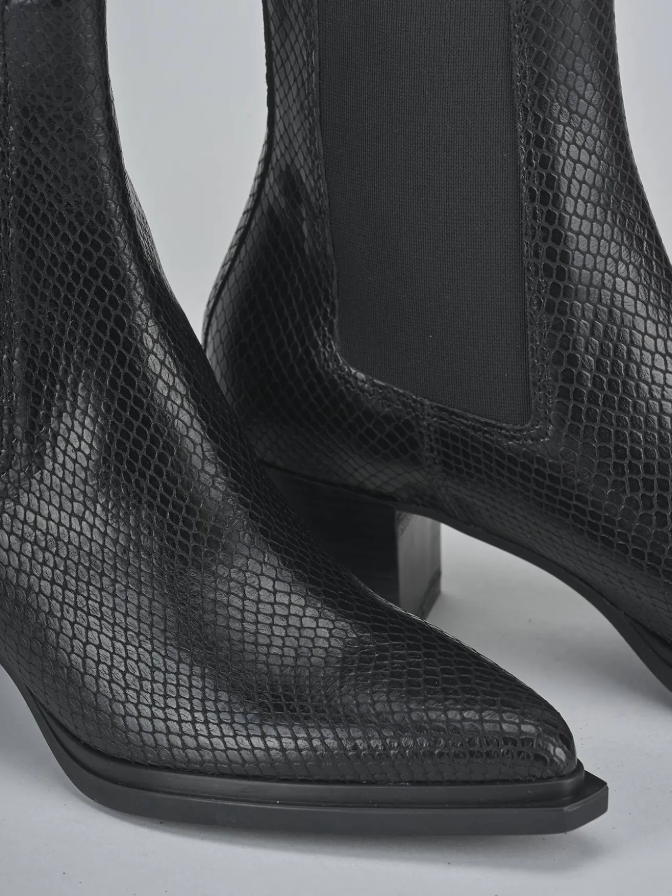 Stivaletti tacco 6cm pitone nero