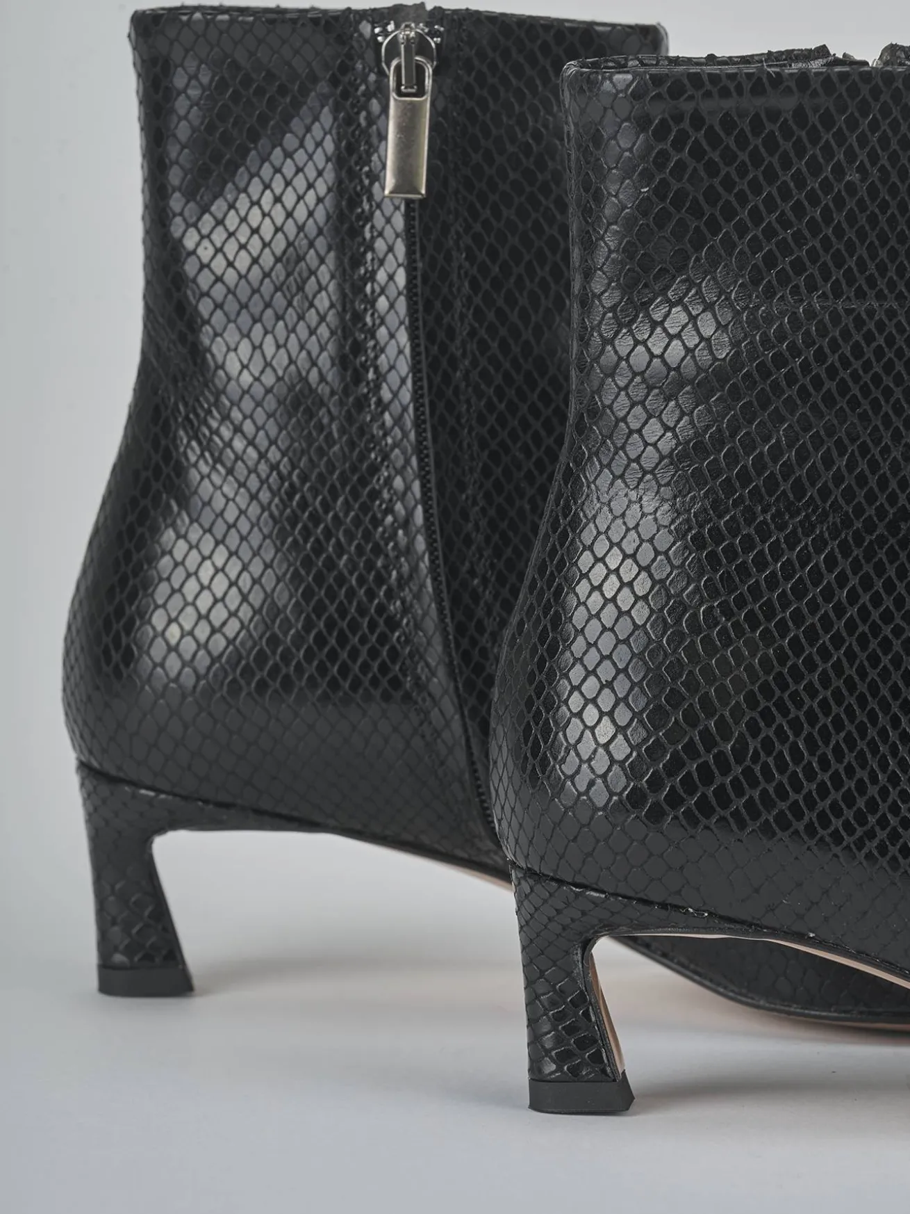 Stivaletti tacco 5cm pitone nero