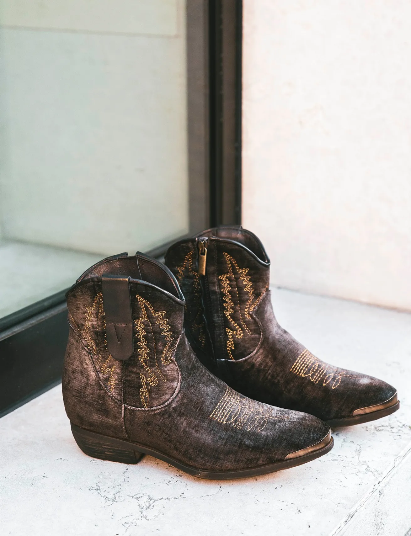 Stivaletti tacco 2cm velluto testa