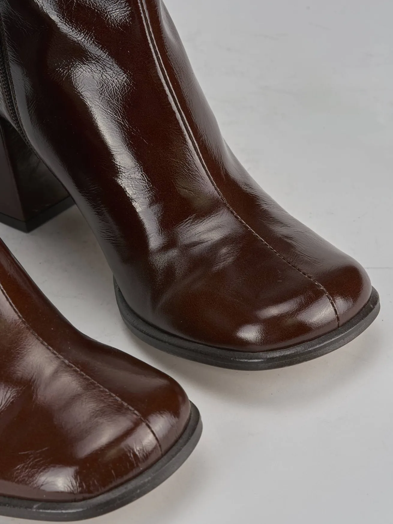 Stivaletti tacco 5cm vernice testa