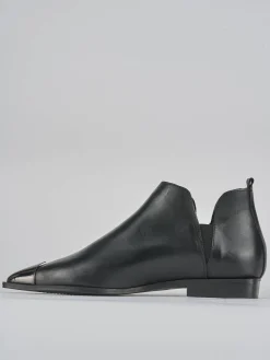 Stivaletto tacco 2 cm nero pelle