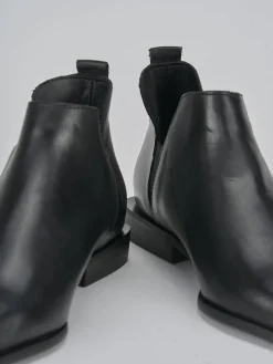 Stivaletto tacco 2 cm nero pelle