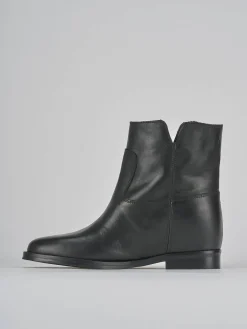 Stivaletto tacco 2 cm nero pelle
