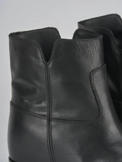 Stivaletto tacco 2 cm nero pelle