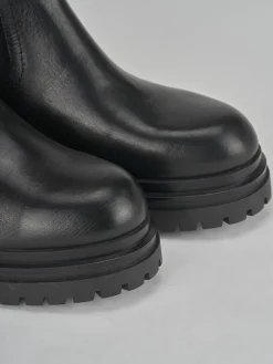 Stivaletto tacco 2 cm nero pelle