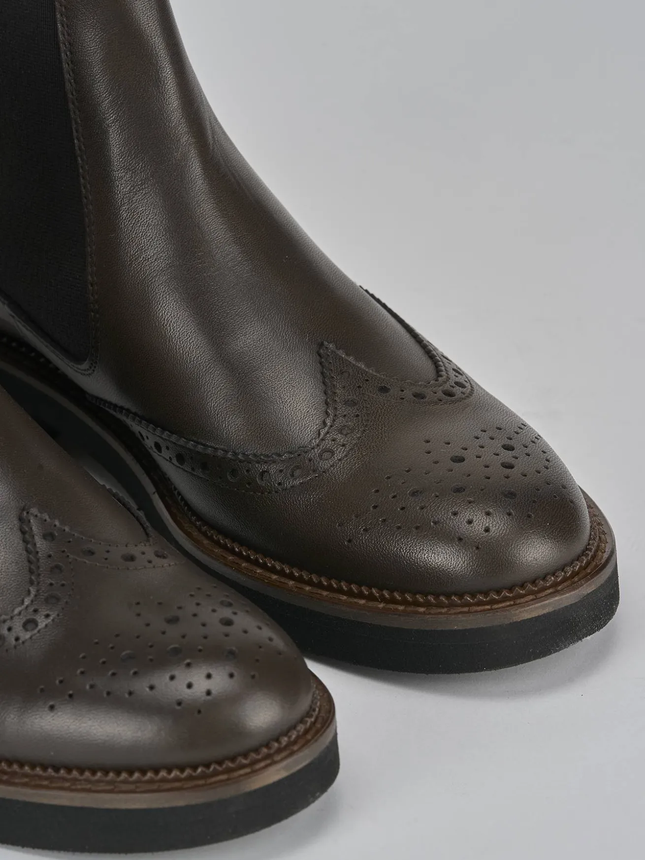 Stivaletto tacco 2 cm testa pelle