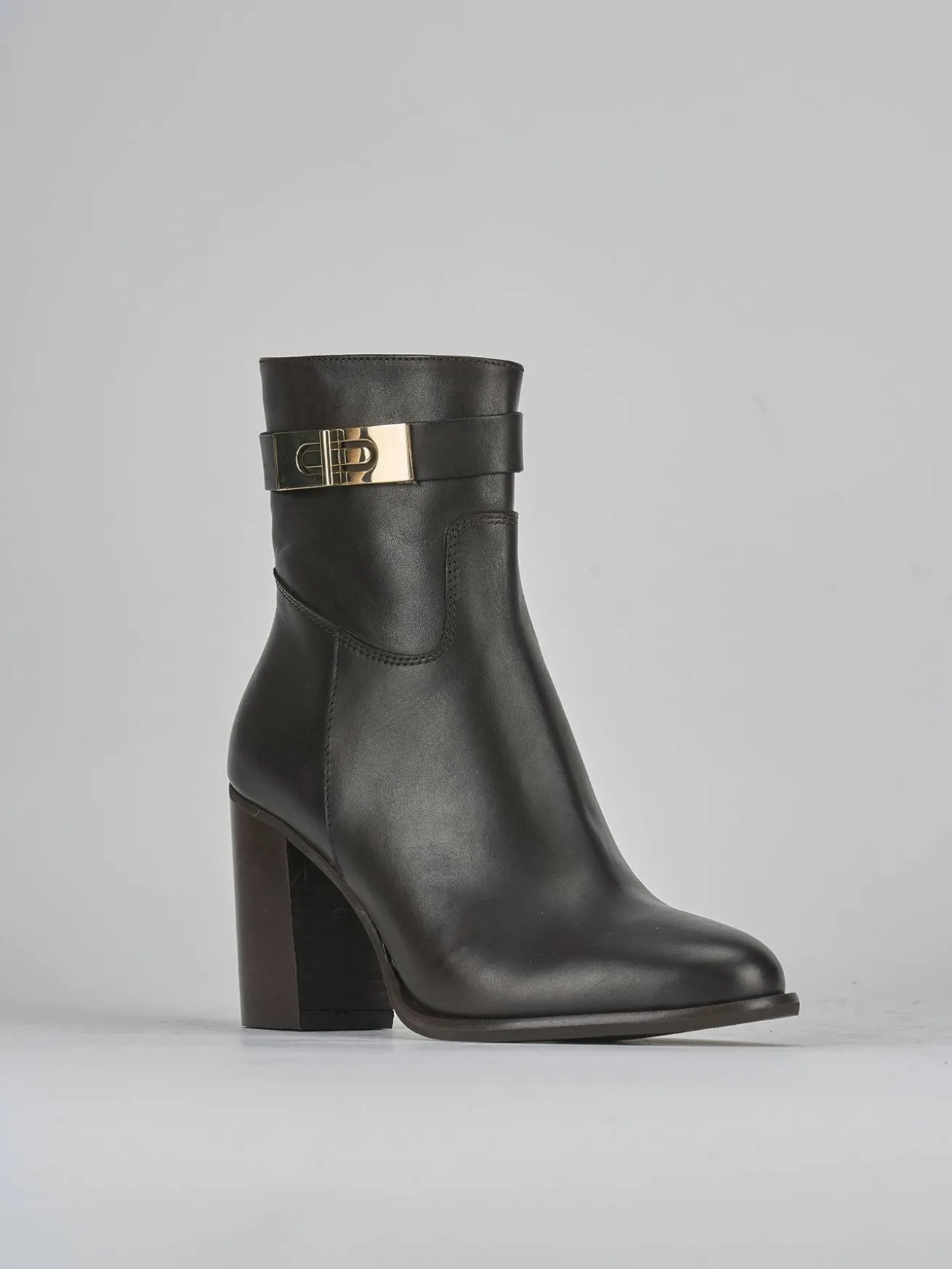 Stivaletto tacco 8 cm testa pelle