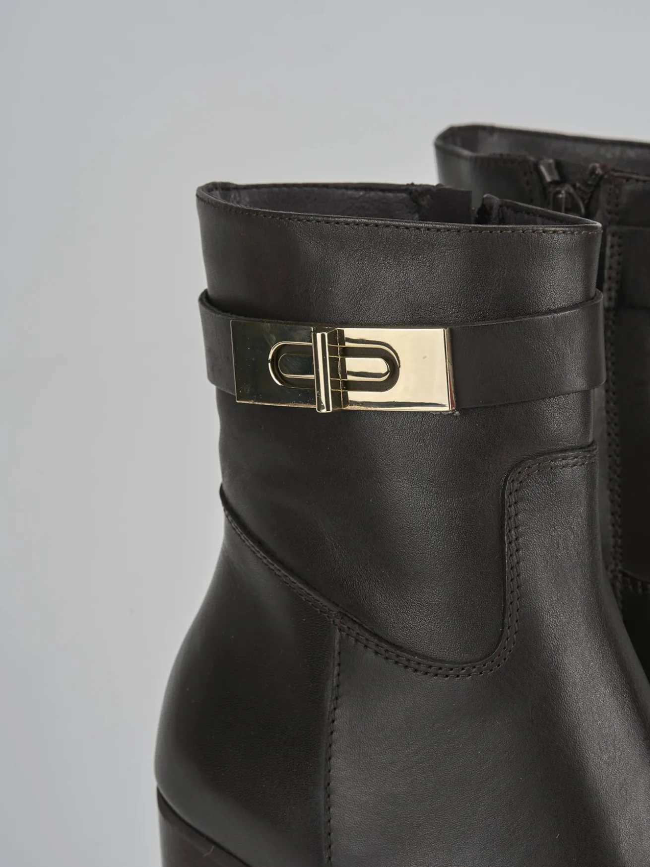 Stivaletto tacco 8 cm testa pelle