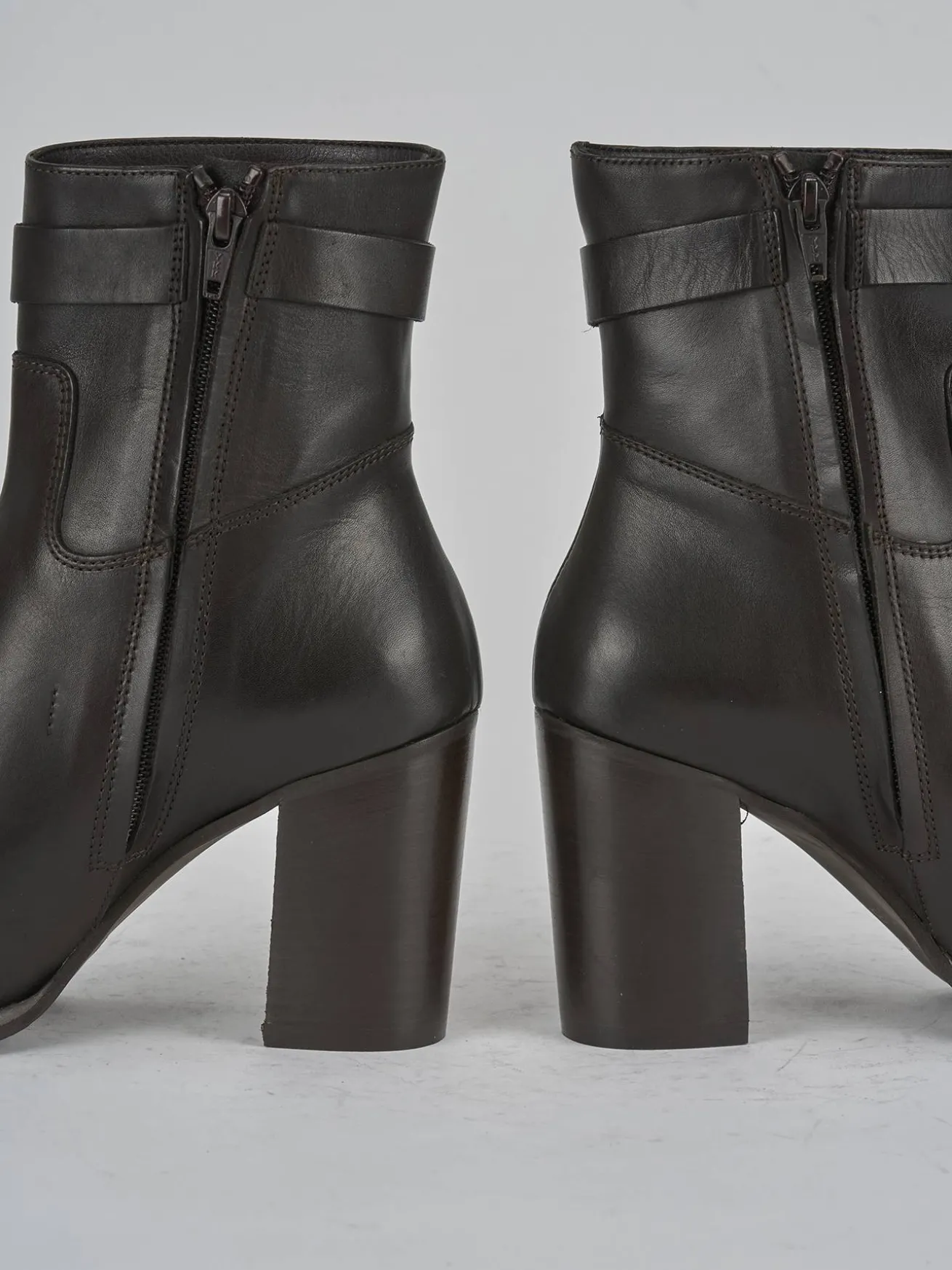 Stivaletto tacco 8 cm testa pelle