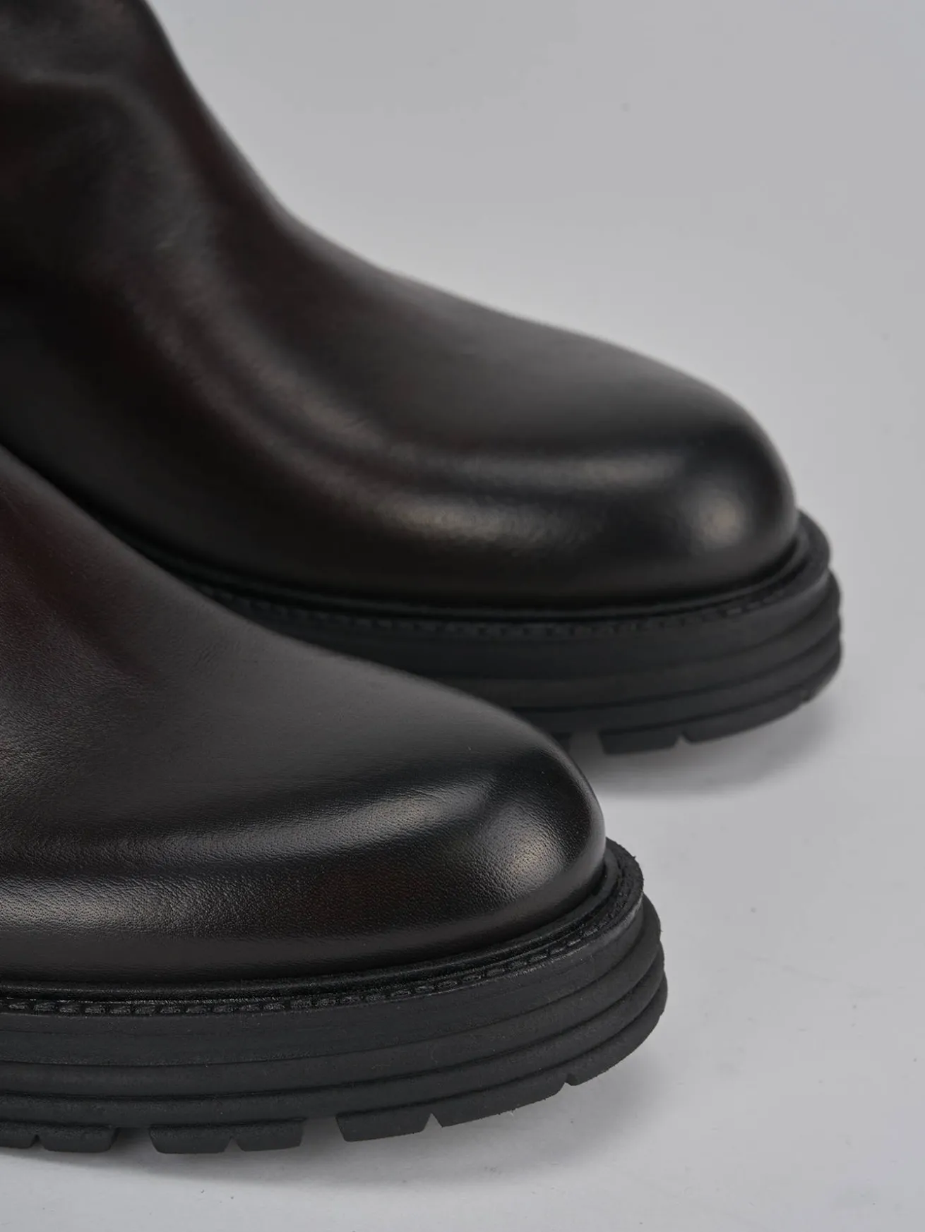 Stivaletto tacco 2 cm testa pelle