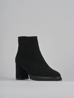 Stivaletto tacco 7 nero camoscio