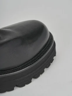 Stivaletto tacco 2cm nero pelle