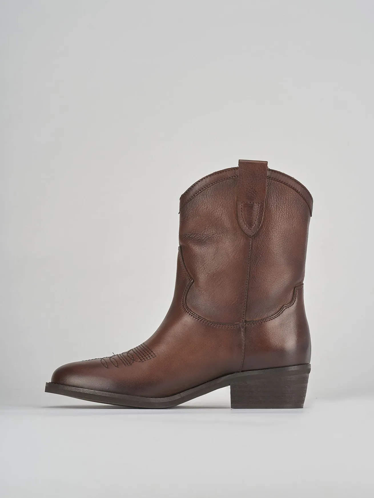 Stivaletto texano tacco 2 cm marrone pelle