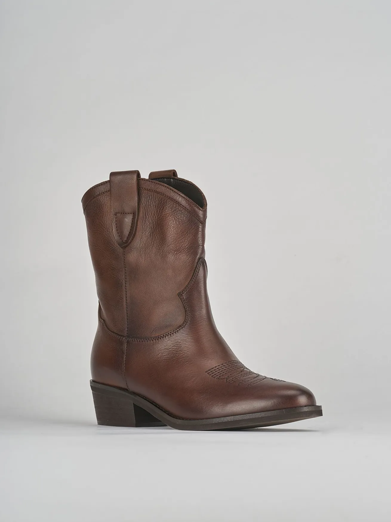 Stivaletto texano tacco 2 cm marrone pelle