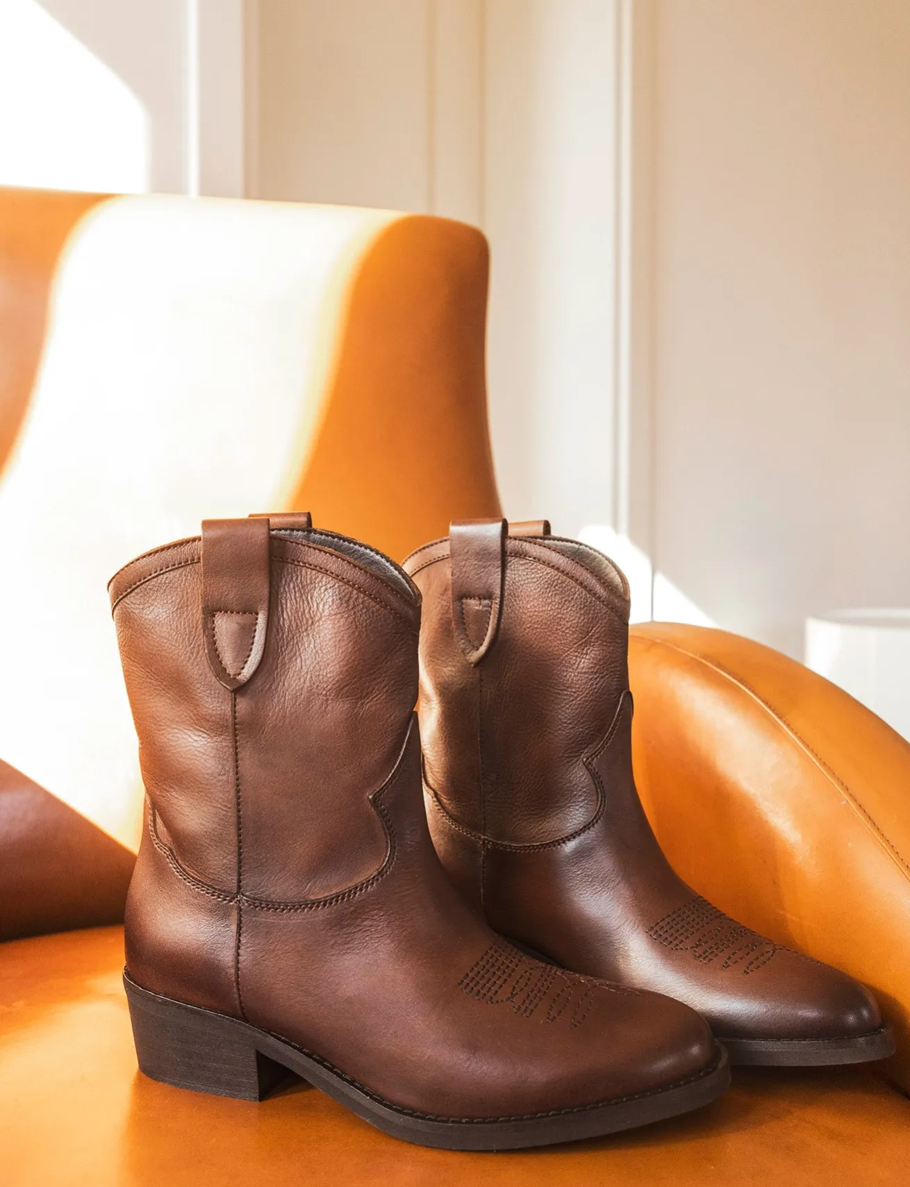 Stivaletto texano tacco 2 cm marrone pelle