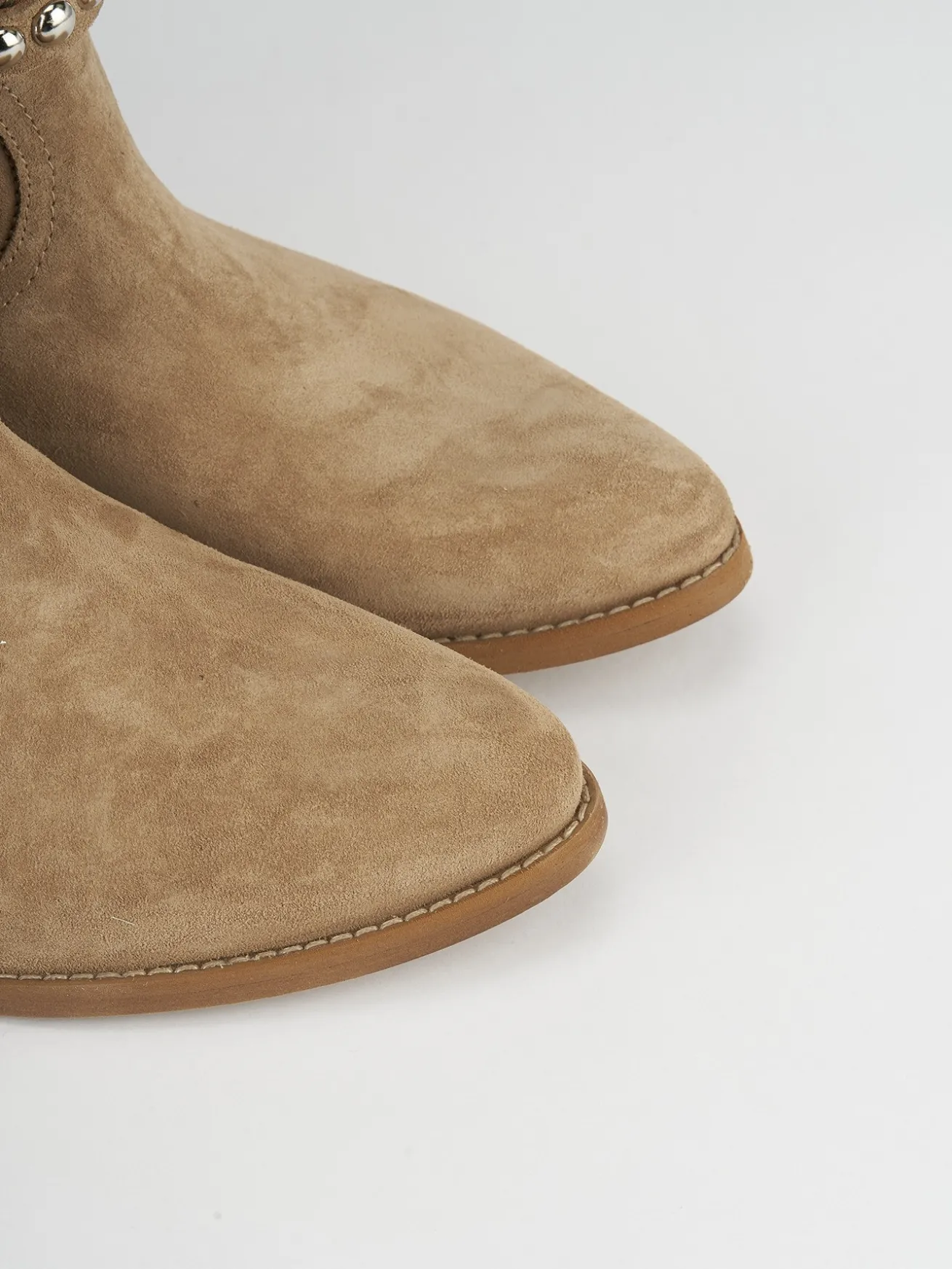 Stivaletto texano tacco 3 cm beige camoscio