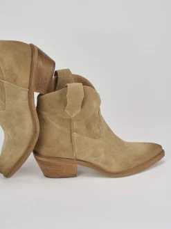 Stivaletto texano tacco 5 cm beige camoscio