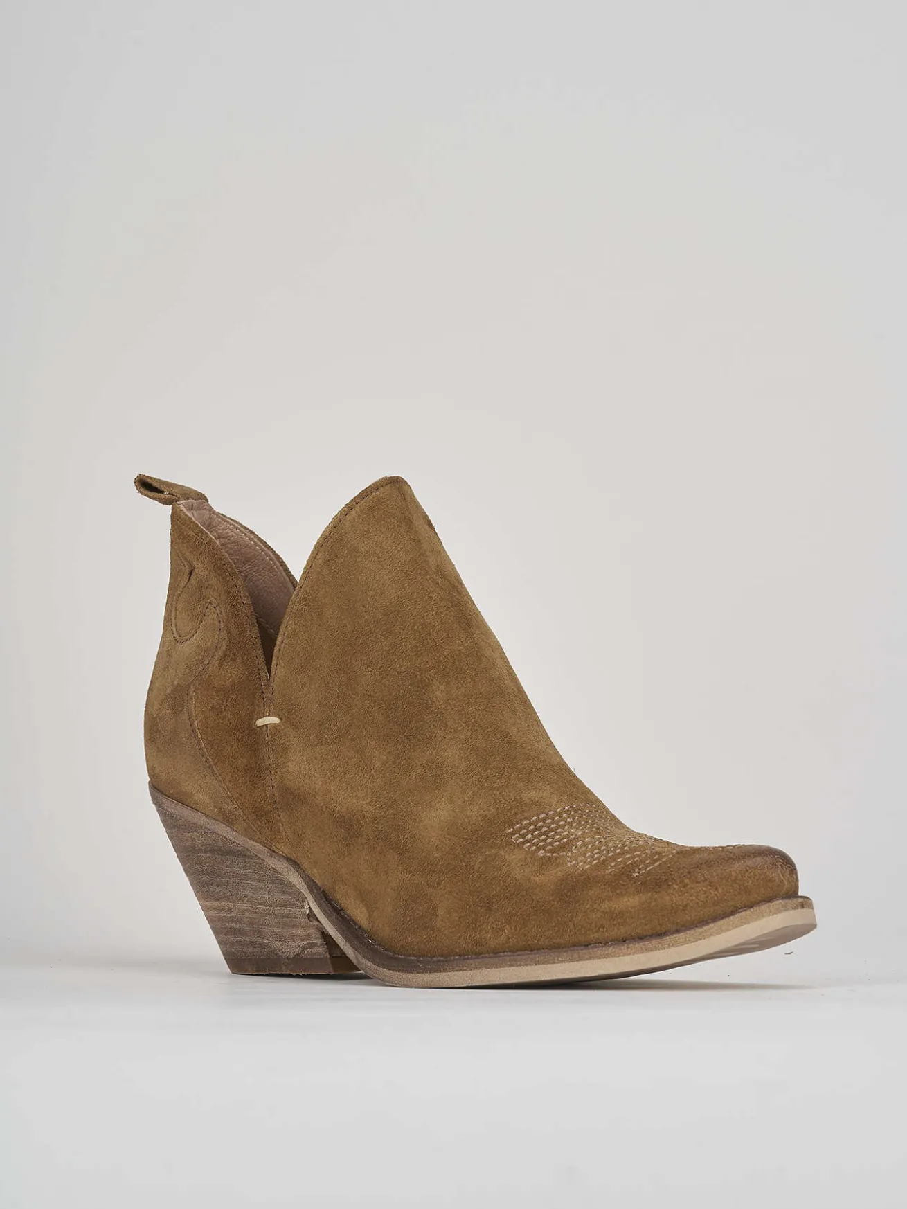 Stivaletto texano tacco 6 cm beige camoscio