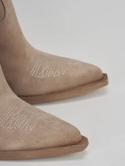 Stivaletto texano tacco 7 cm beige camoscio