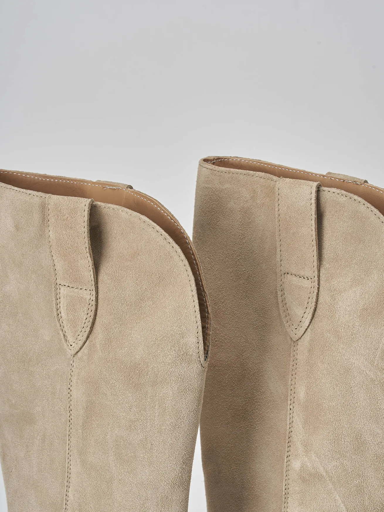 Stivali tacco 3cm camoscio beige