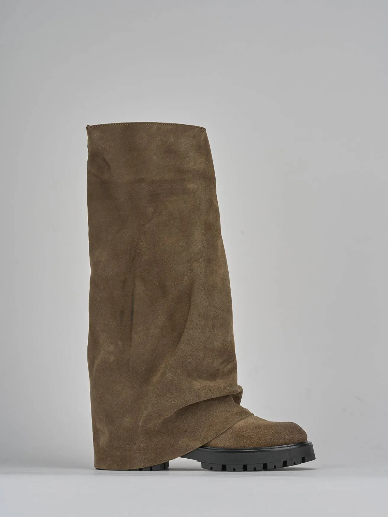 Stivali tacco 2cm camoscio beige