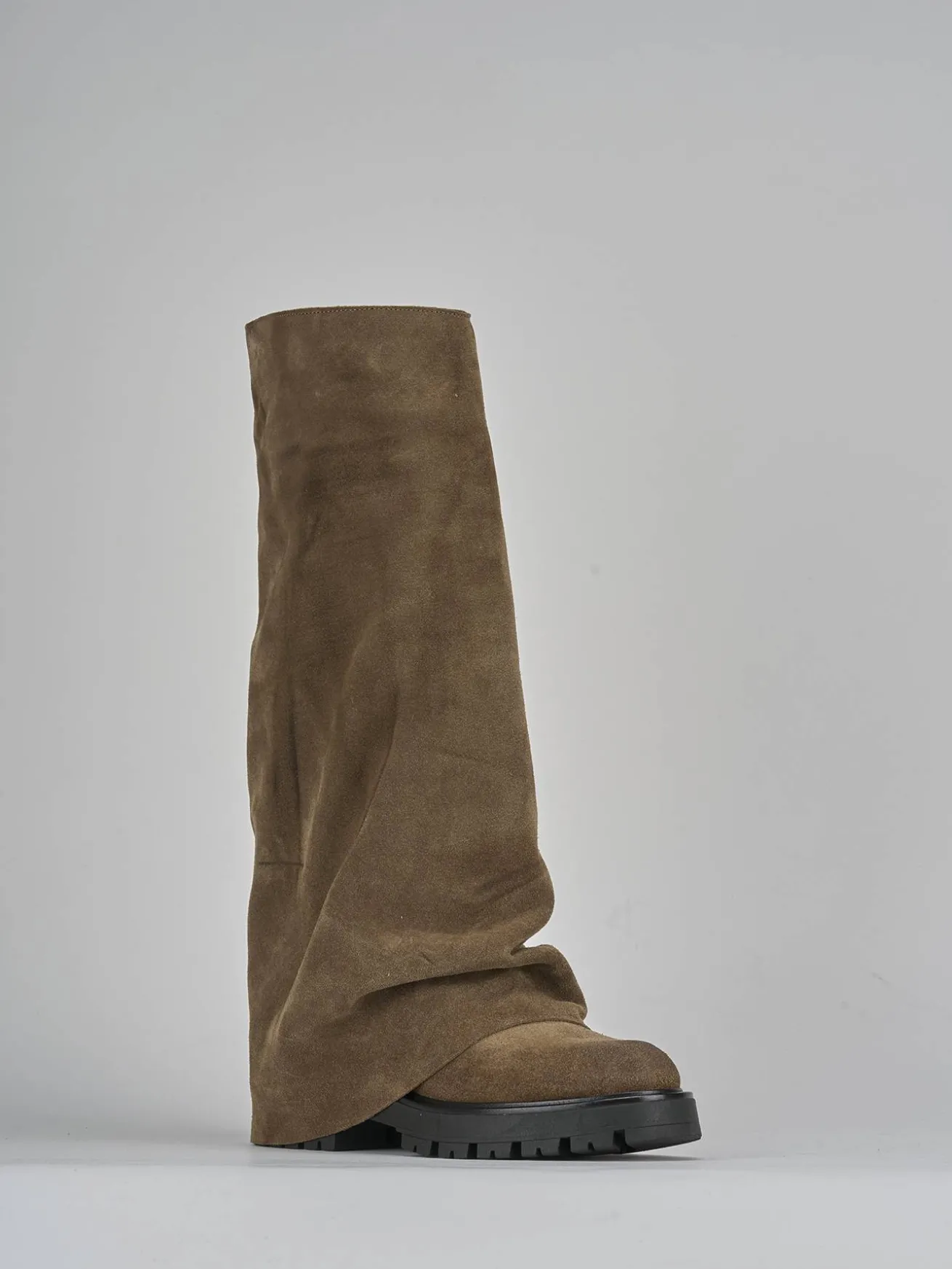 Stivali tacco 2cm camoscio beige