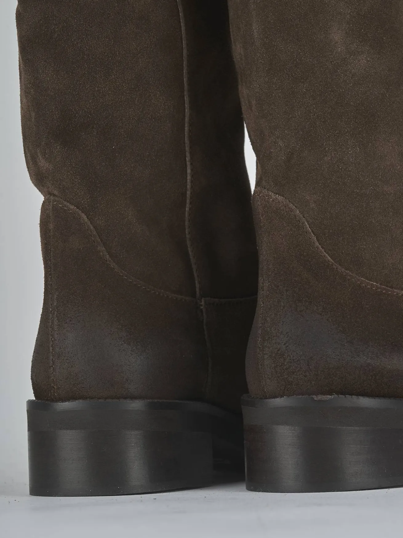 Stivali tacco 4cm camoscio testa