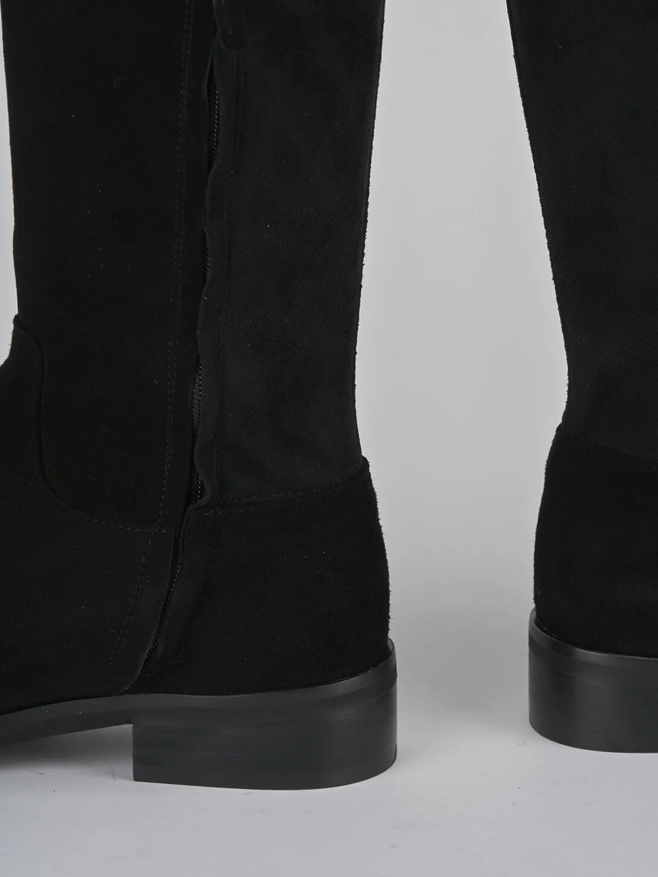 Stivali tacco 2cm camoscio nero