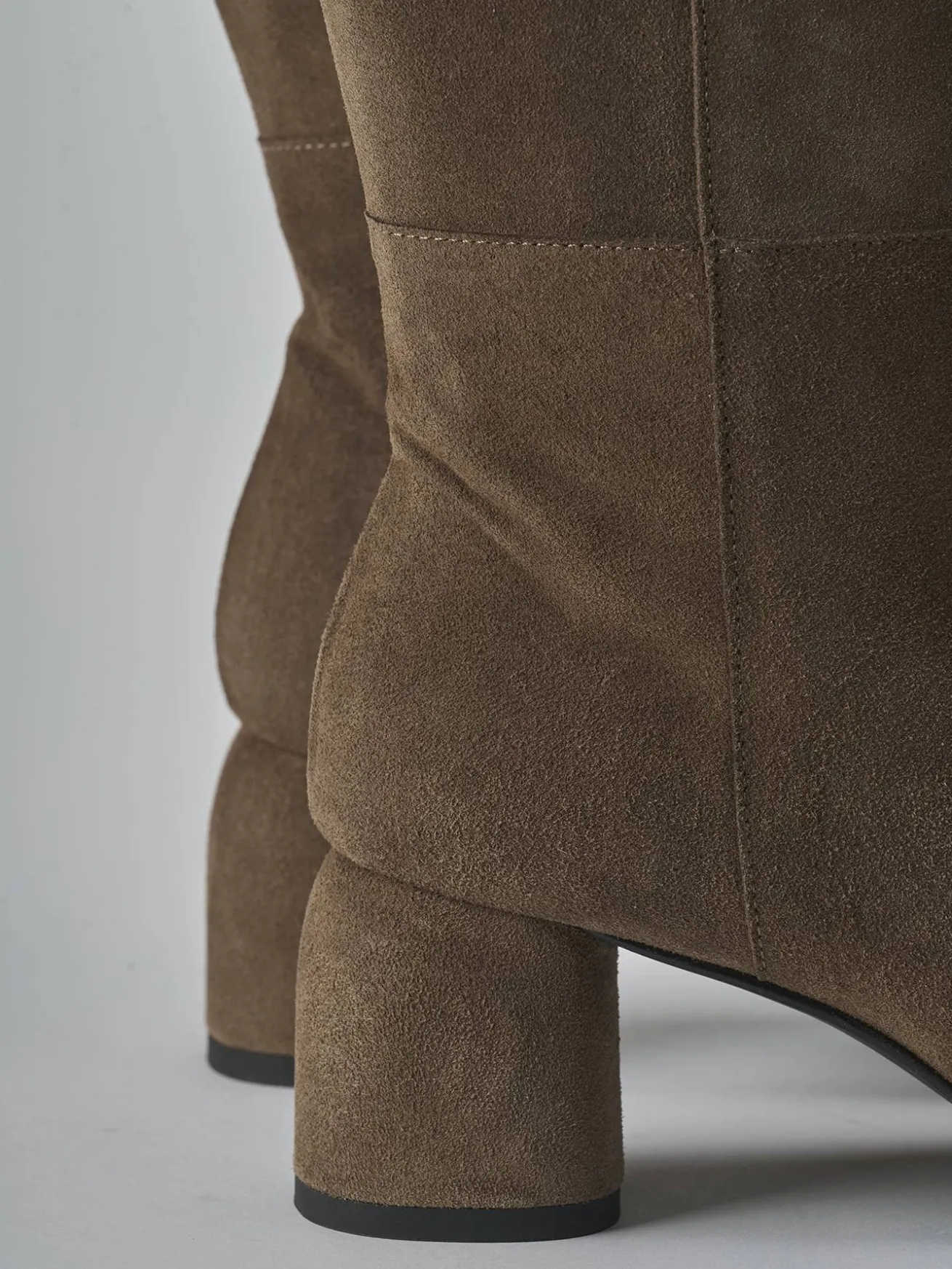 Stivali tacco 6cm camoscio beige