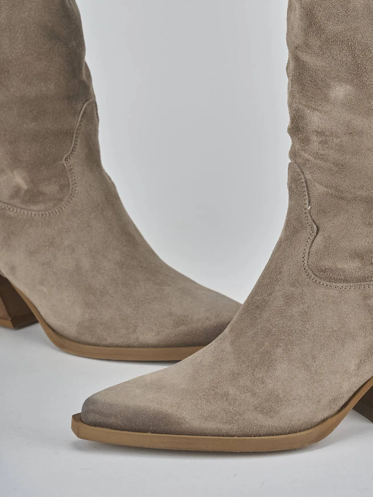 Stivali tacco 6cm camoscio beige